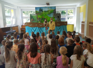Przedstawienie teatralne ,,Dzielny Tomek kompan Reksia"