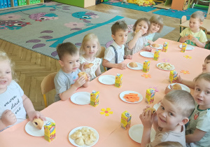 Słodki poczęstunek w grupie III
