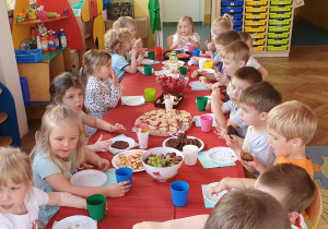 Słodki poczęstunek w grupie I