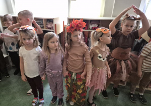 Dzieci z grupy VII podczas balu