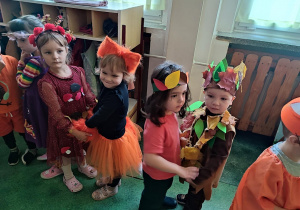 Dzieci z grupy V podczas balu
