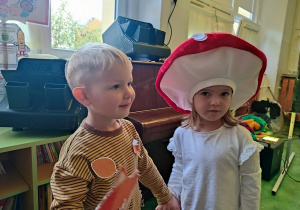 Chłopiec i dziewczynka z grupy V